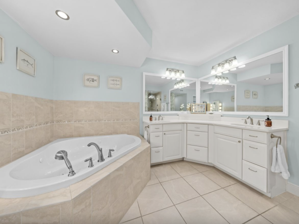 Sanibel Vacation Condo Sleeps Six Guests.